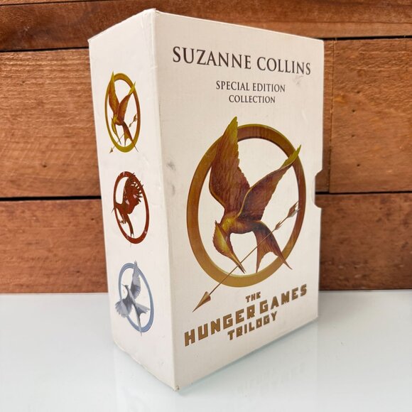 The Hunger Games Book Trilogy Special Edition Boxset Paperback Catching Fire - Picture 1 of 8